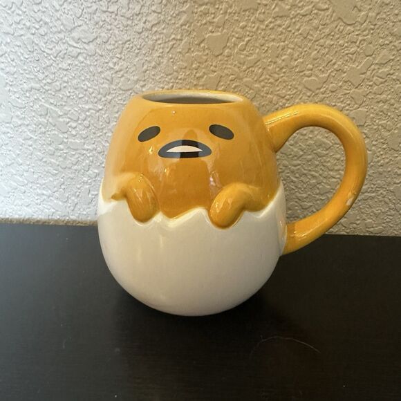 Silver Buffalo Sanrio Gudetama 3D Sculpted Ceramic Mug Large Yellow 20 Oz - Picture 1 of 5